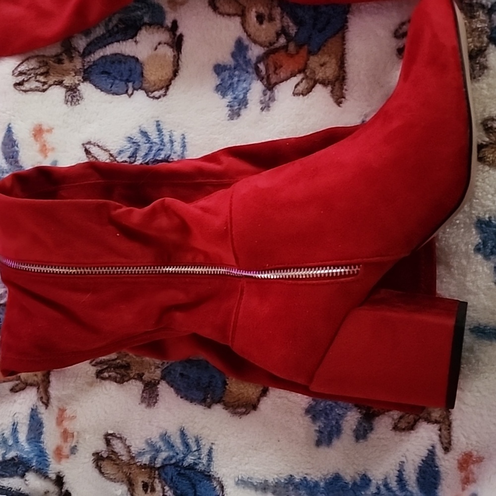 ✨️❤️NWB  HOT TOPIC RED VELVET ZIPPER THIGH HIGH BOOTS/ SEXY/ FUN❤️✨️ - Picture 5 of 8